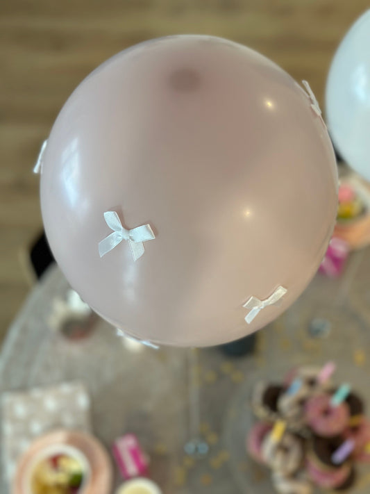 Juhlatarvikkeet samasta paikasta!